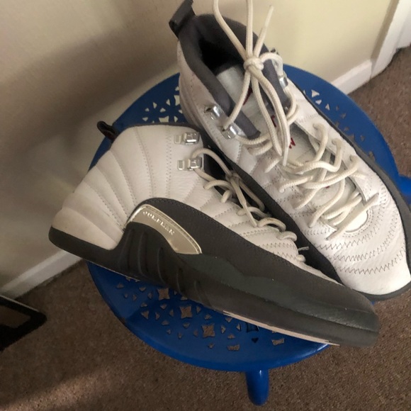 Jordan’s Youths 6Y Grey and White - Picture 3 of 8